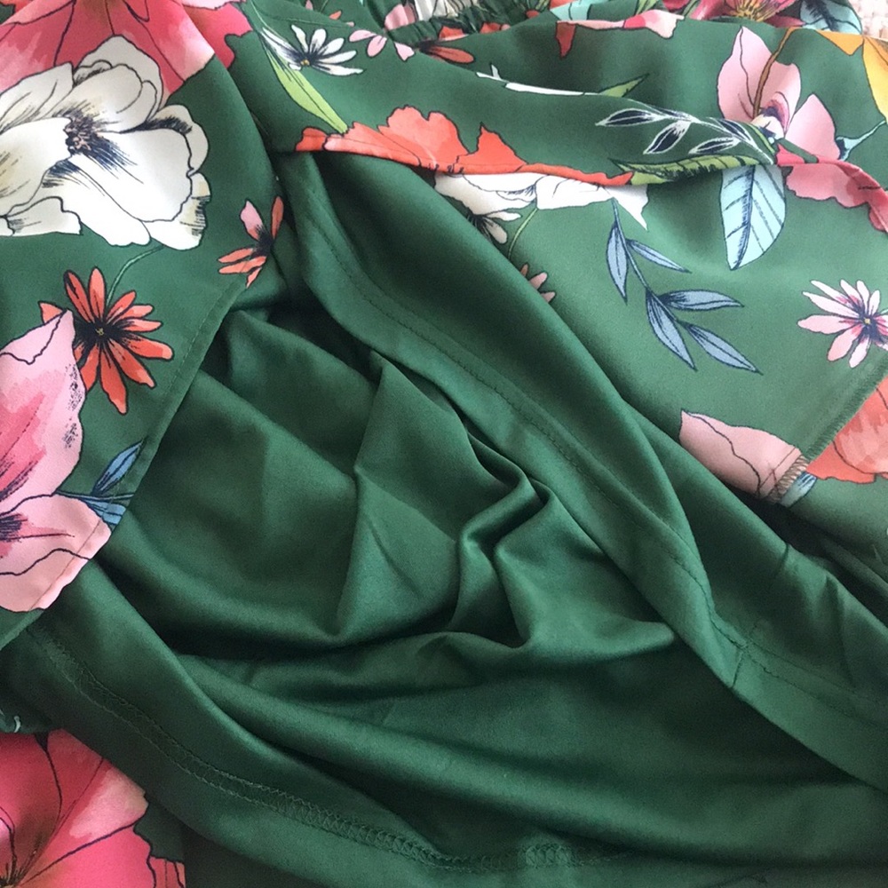 Floral green flutter sleeve midi dress! - Picture 7 of 11